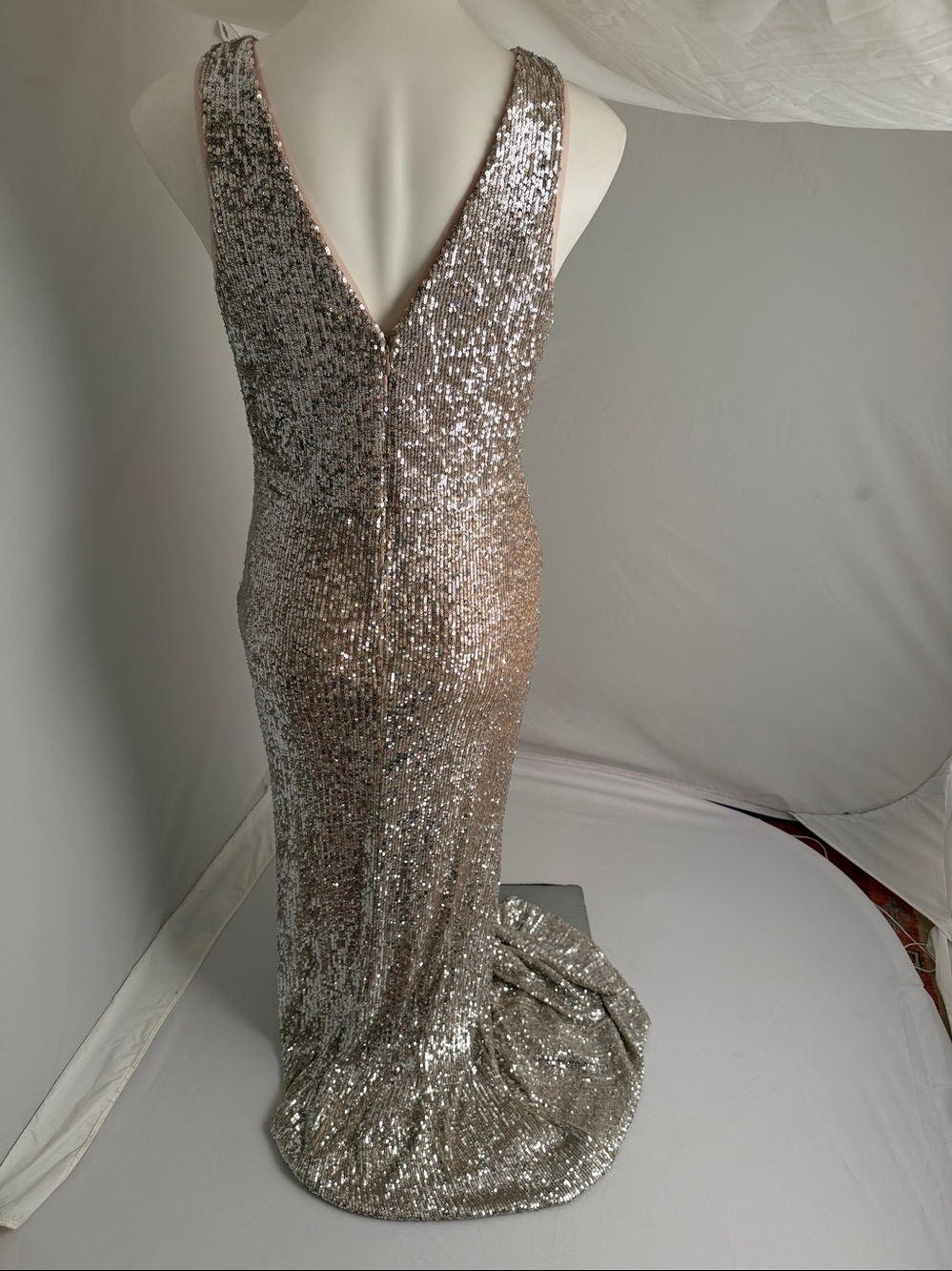Xscape gold sequin plunge neckline evening gown 10 - Picture 4 of 12